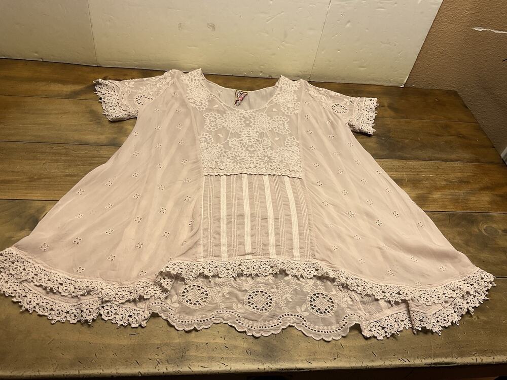 Johnny Was Baby Pink Eyelet Embroidered Tunic Blouse Top Women's Size Small